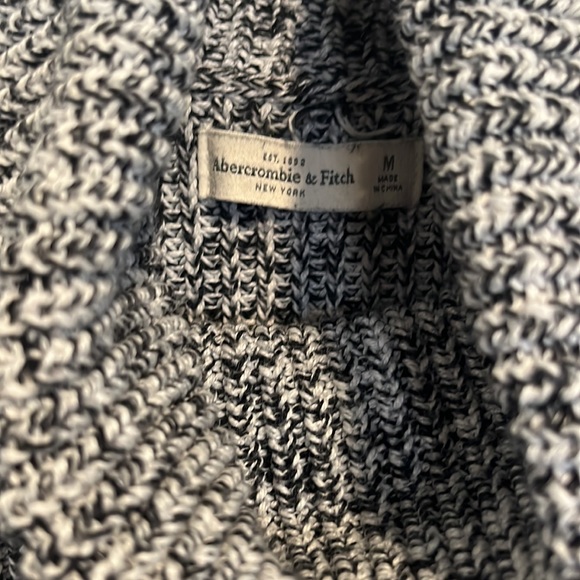 Turtle-Neck Sweater - Picture 3 of 6